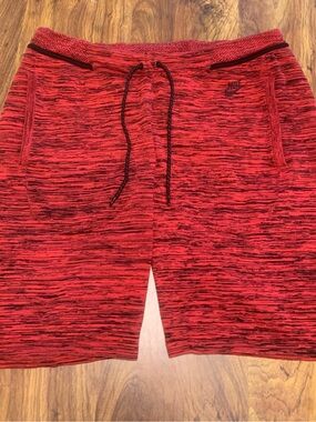 Nike Sportswear Tech Knit Shorts University Red/Bright Crimson/Black